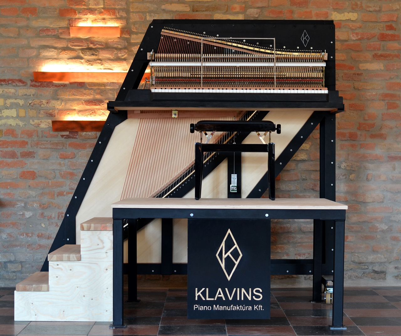 Klavins Una Corda — Graffiti Art-line - WORLD PIANO NEWS